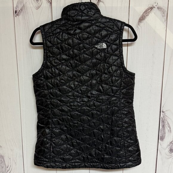 The North Face Women’s ThermoBall Vest Black Medium EUC - Picture 2 of 9